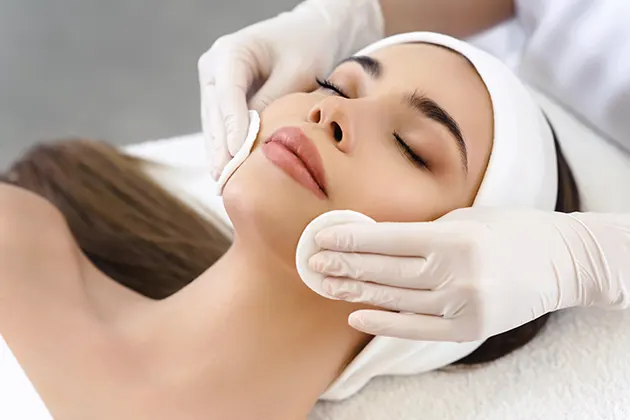 Make-up und Hautpflege - Das Erfolgsduo fur strahlende Haut